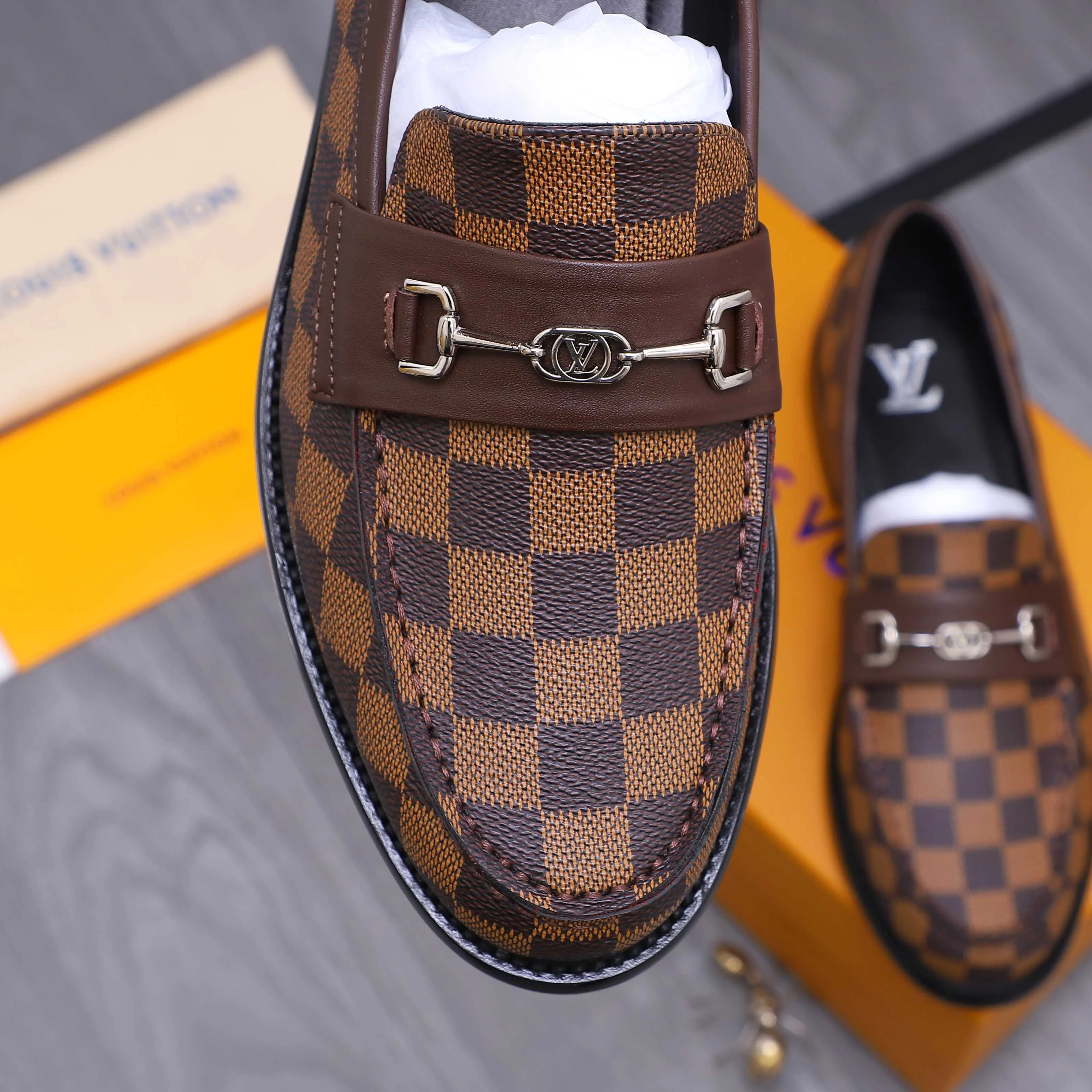 Men's shoes 💰660 Product trademark: LV [Louis Vuitton] business casual slip-on leather shoes, regular size. Size: 39-44 (38.45 custom-made, non-returnable) Product materials: Selected classic plaid upper, cowhide lining, original outsole